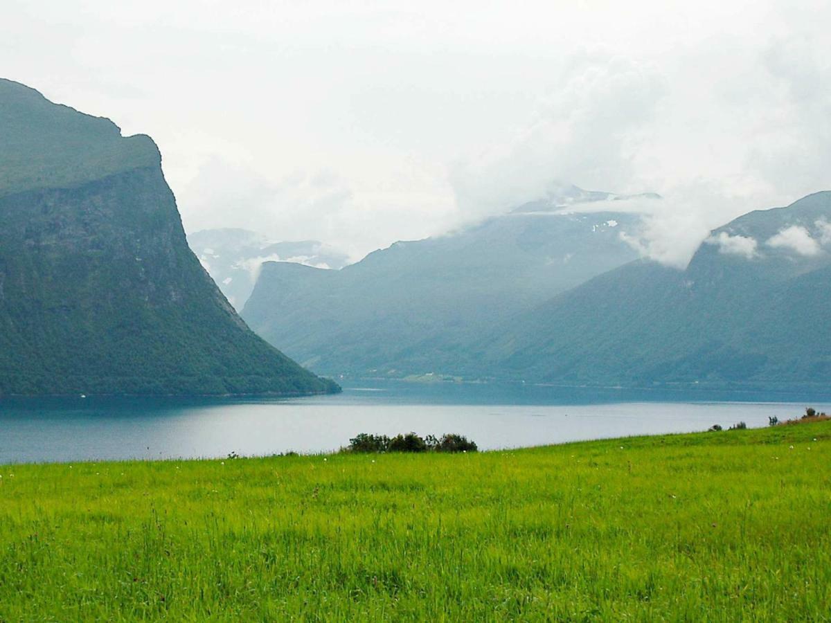 Three-Bedroom Holiday Home In Isfjorden Torvik Exteriör bild